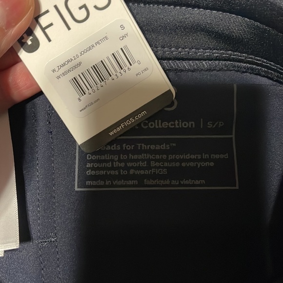 Figs Women's Scrub Set (Quiet Navy) - Picture 7 of 13